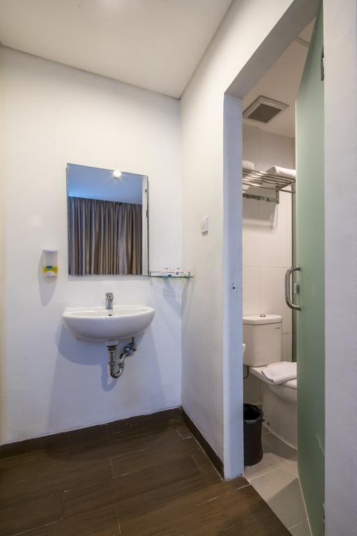 Hotel 88 Grogol Jakarta By Wh Extérieur photo