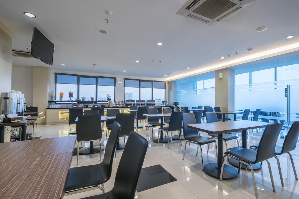 Hotel 88 Grogol Jakarta By Wh Extérieur photo