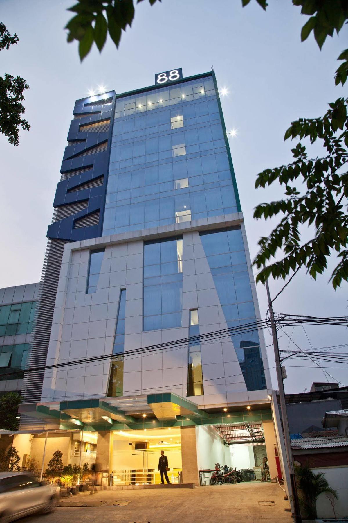 Hotel 88 Grogol Jakarta By Wh Extérieur photo