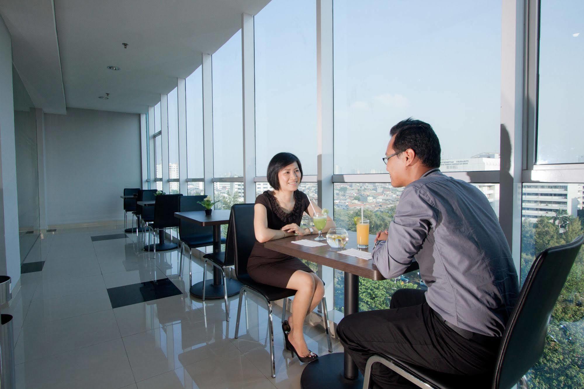 Hotel 88 Grogol Jakarta By Wh Extérieur photo