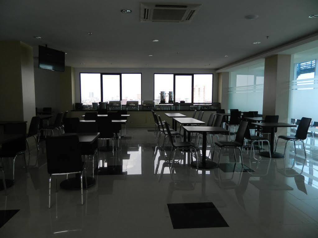 Hotel 88 Grogol Jakarta By Wh Extérieur photo