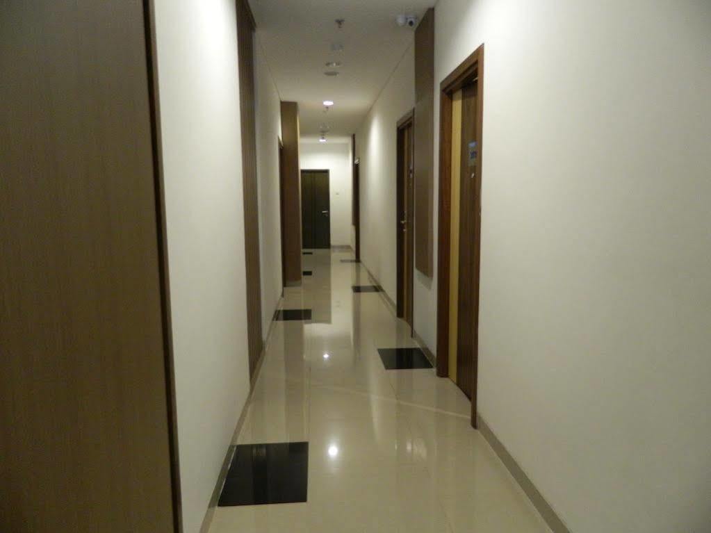 Hotel 88 Grogol Jakarta By Wh Extérieur photo